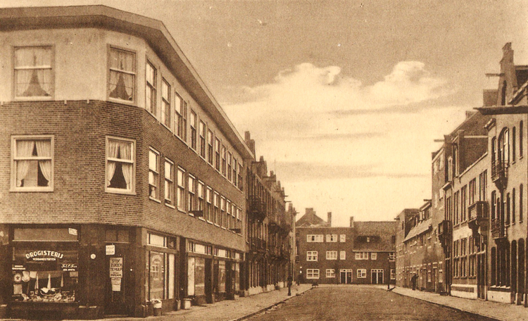 Cornelis Drebbelstraat 14 - 1928 .<br />Foto: Jan van Deudekom 