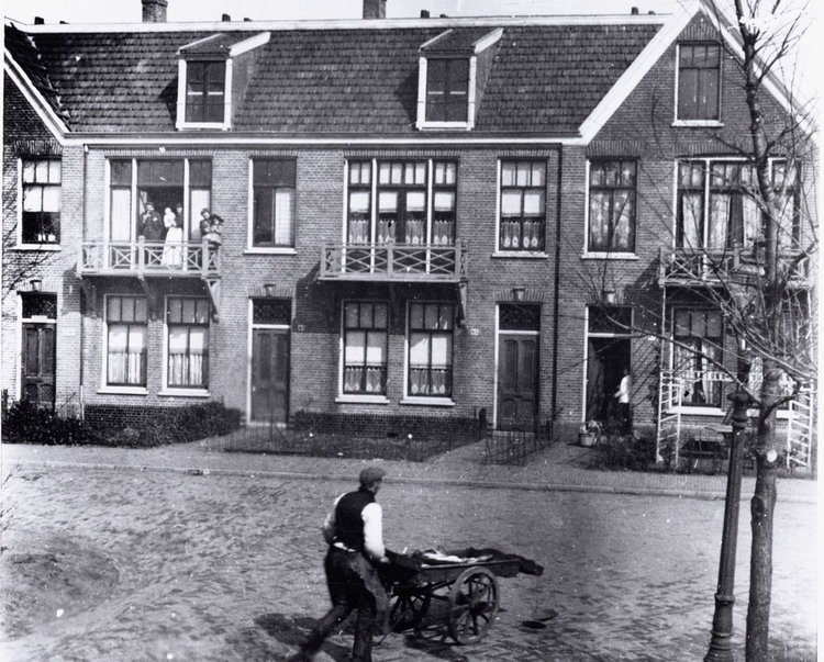 Weersperzijde 291 rechts - ±1935 .<br />Foto: Beeldbank Amsterdam 