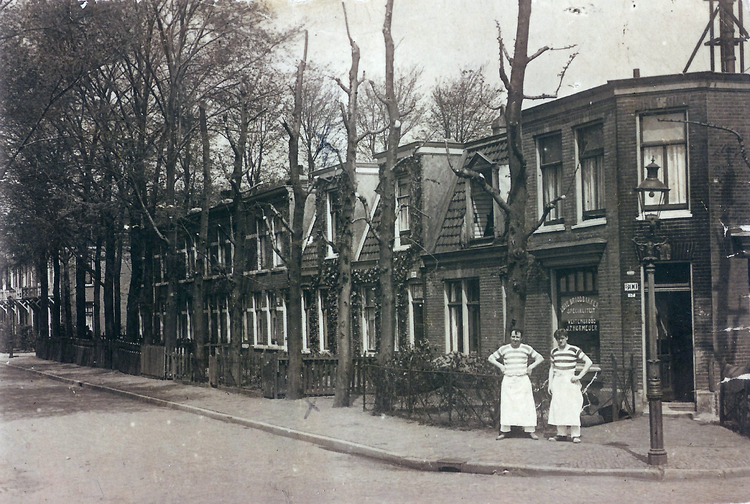 Hormeyer Weesperzijde 300 - ± 1920 .<br />Foto: Jan van Deudekom 