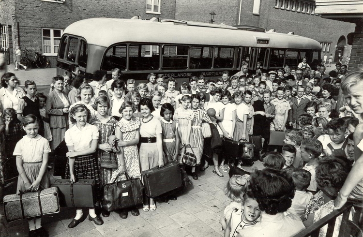  Met de klas drie dagen naar Valkenveen of Renkum (omstreeks 1951). 