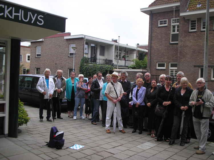 In de Fizeaustraat.  