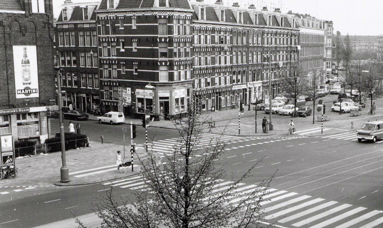 Wibautstraat 85  op linkerhoek - 1970 .<br />Foto: Beeldbank Amsterdam 