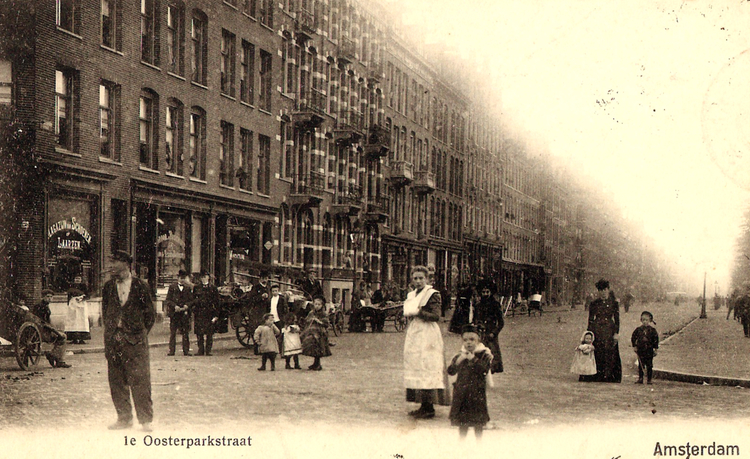 1e Oosterparkstraat 107 - ± 1905 .<br />Foto: Jan van Deudekom 