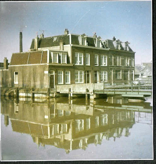  Het blokje huizen waar opa en oma woonden, tegenover het Amstelstation. 