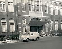 Wonen in het Mariapaviljoen - Ingang OLVG 1959.jpg De hoofdingang van het OLVG aan de Eerste Oosterparkstraat in 1959. 