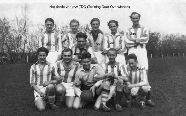  Het derde elftal van TDO in 1950. 
