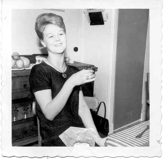  Lenny op 18-jarige leeftijd in de huiskamer - 1961 