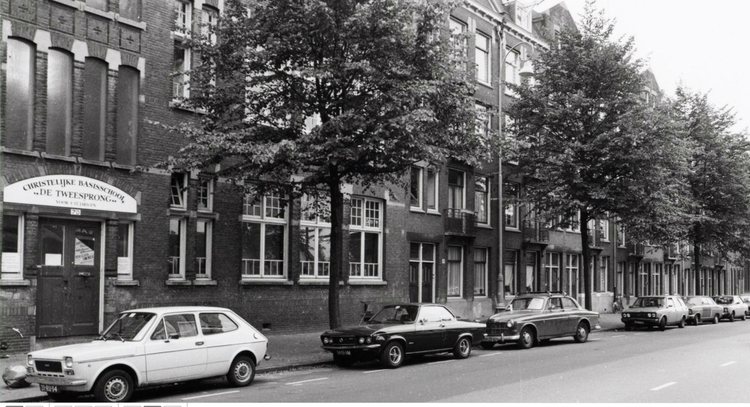 Zeeburgerdijk De Tweesprong - 1981 .<br />Foto: Beeldbank Amsterdam 