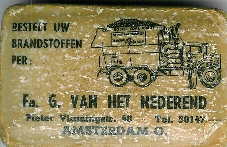 Zeep Aan reclame in de vorm van een kleine attentie werd vroeger ook aandacht besteed, getuige het stukje zeep waarvan hier een afbeelding. Hier was de vrachtwagen kennelijk geschikter dan de dekschuiten als logo. 