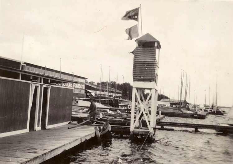 Zwemschool Oost - ± 1950 .<br />Foto: Loes Nagelkerken 