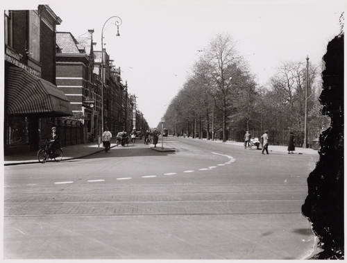 Oosterpark (de straat).  Oosterpark 89, 88, 87 en lager. Gezien vanaf de Linnaeusstraat. Datering mei 1938, bron: SAA. 