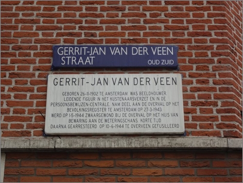 Gerrit van der Veenstraat. De straat waar het gebouw van de Zentralstelle für Jüdische Auswanderung stond is omgedoopt tot de Gerrit van der Veenstraat (voorheen de Euterpestraat).<br />Bron: Website, De Dokwerker. <br /> 