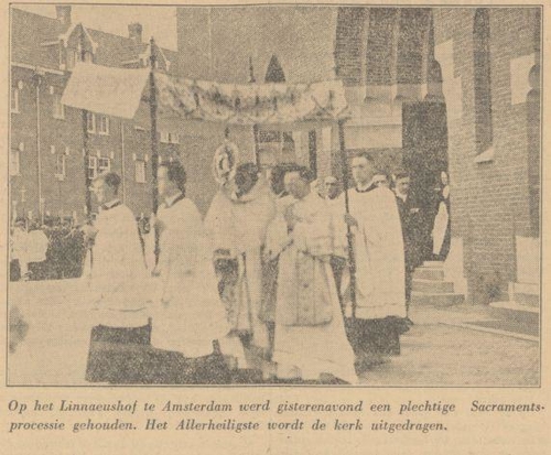 Processie 1931 Processie Hofkerk – Linnaeushof. Bron: De Maasbode van 22-06-1931. 