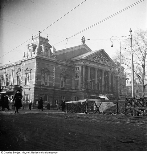 Concertgebouw 1944. Concertgebouw met verdedigingsbunker die deel uitmaakte van de Ortskommandantur (1944). Bron: Geheugen van Nederland. 