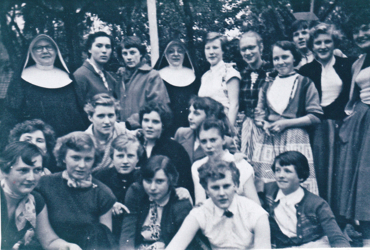Groepsfoto Barbara ULO dependance - Henny staat links achteraan met bril - 1963 - Foto Arthur Vermeer Alle rechten voorbehouden  