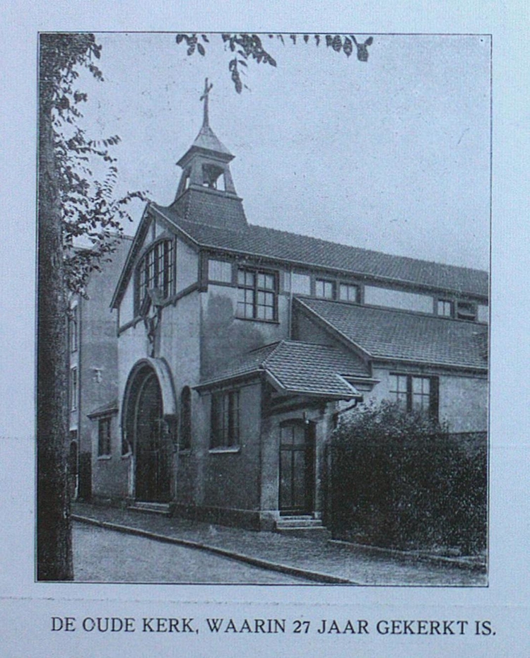 De Oude Kerk van 'H.H. Martelaren van Gorkum'. Bron: De Leonardusklok, parochieblad van de H.H. Martelaren van Gorcum, datering ca. 1929 (bron: IISG)  