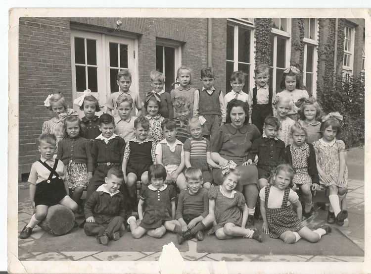Rob kleuterschool, 1944.jpg  