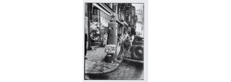 Caltex Benzinepomp, Middenweg 49, 17 mei 1950  
