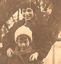 1924; Annie en Lientje in de Jozeboko Wijk aan Zee  (Joodse Zee en Bos Kolonie)  