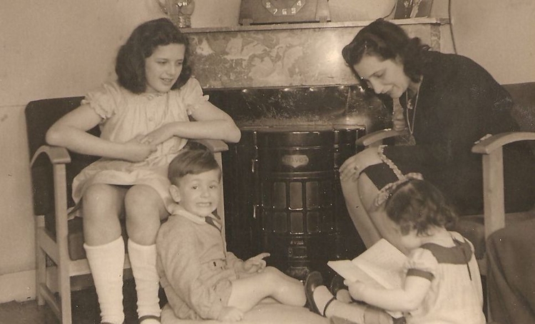 1946 Annie met Judith, Peter en Jetty  