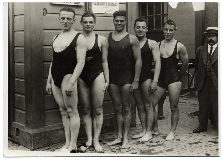zwemmers in de jaren 1922_1932, foto afkomstig uit archief Het Y  