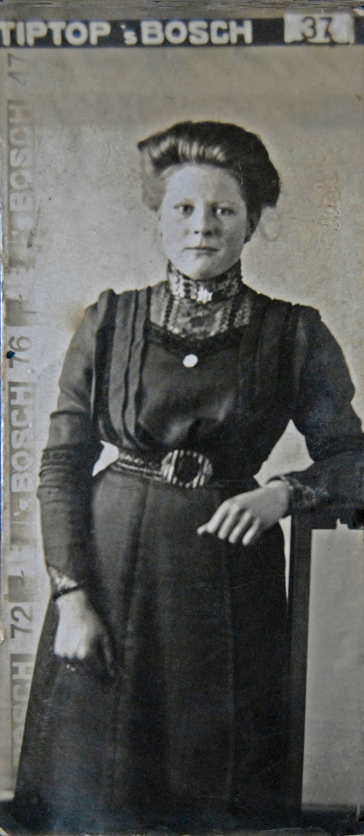 Oma (geb. 1897) als meisje van 15 jaar in 1912   