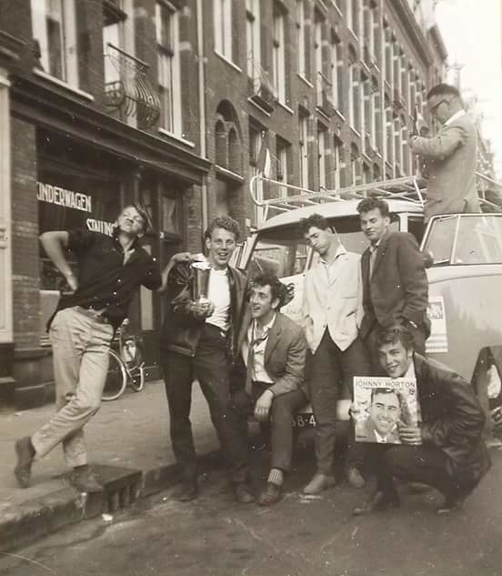 Band "little Henny and the shaking boys" na winnen prijs.1961, 1e Oosterpakstraat  
