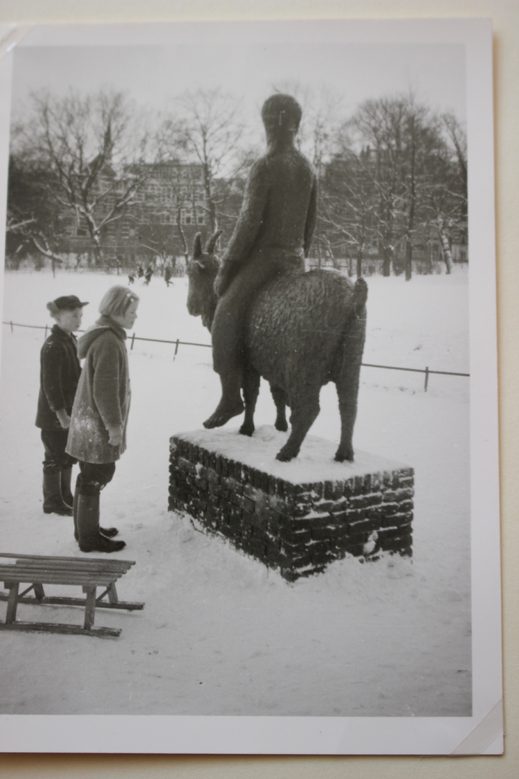 Winter 1959, bokkie in het park  