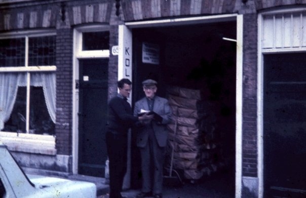 Mijn grootvader Jan voor de loods in de von Zesenstraat rond 1964  