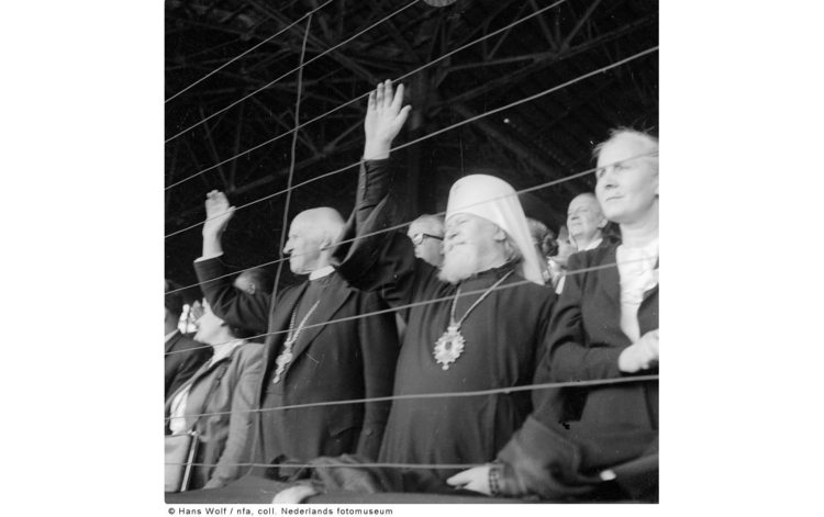 Leiders met symboolketting. Parijs 1949 foto Wolf Hans. google educatief  