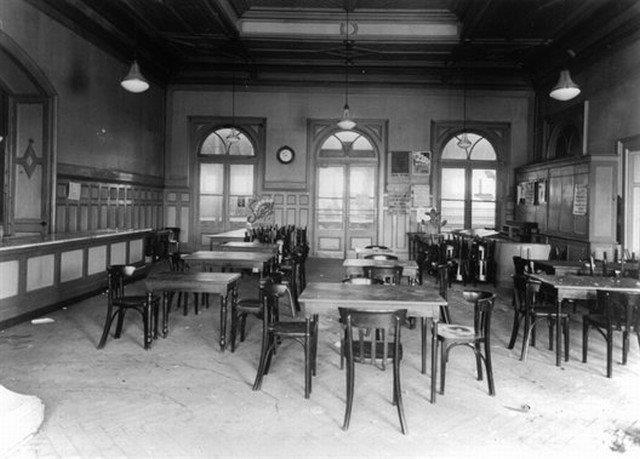 Wachtkamer  3e klasse, WP station 1937-39, foto afkomstig uit Utrechts archief  