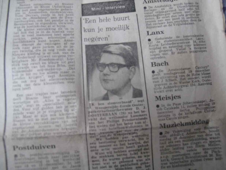  De kerngroep trekt aandacht pers,foto Dick Oosterbaan in de krant,1972  
