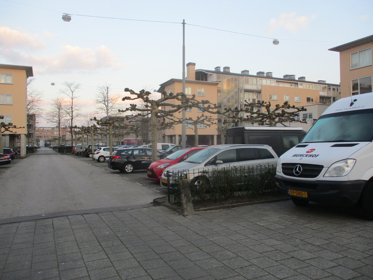 parkeren buiten de parkeervakken  