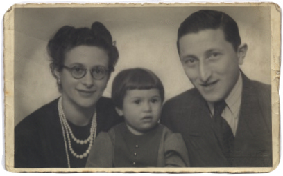 1942 De trotse ouders met anderhalf-jarige Janny  