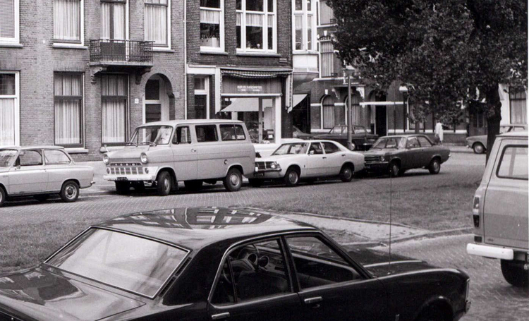 Bredeweg Hoekhuis is Hogeweg 21 - 1972 . Foto: Beeldbank Amsterdam Alle rechten voorbehouden  