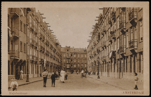 Majubastraat, prentbriefkaart vervaardiger is G.J. Jong, datering ca. 1920, Bron: Beeldbank SAA.  