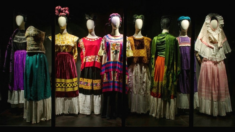 Frida-Kahlo-Museum.  huipil-kleding, jpgcommons  