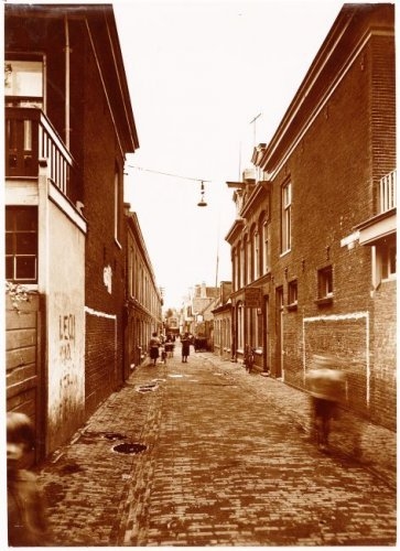 Linnaeusdwarsstraat; gezien vanaf Middenweg richting Linnaeusparkweg Datering: 1 oktober 1930 Collectie Stadsarchief Amsterdam  