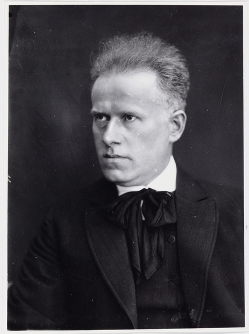 Portret van koordirigent en componist Frederik Jan Roeske (1868-1961), bron: atelier Merkelbach, SAA.   