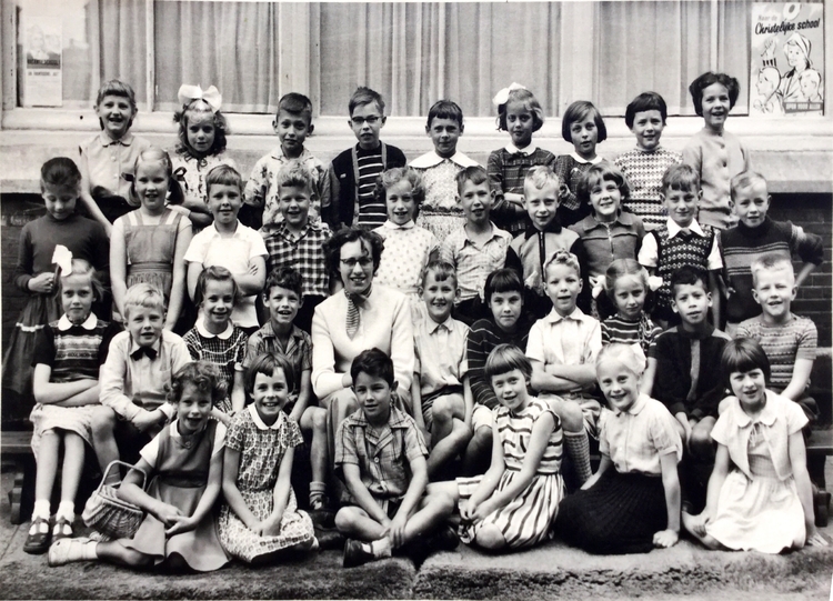 Sonja 2e klas Koningin Wilhelminaschool 1957  