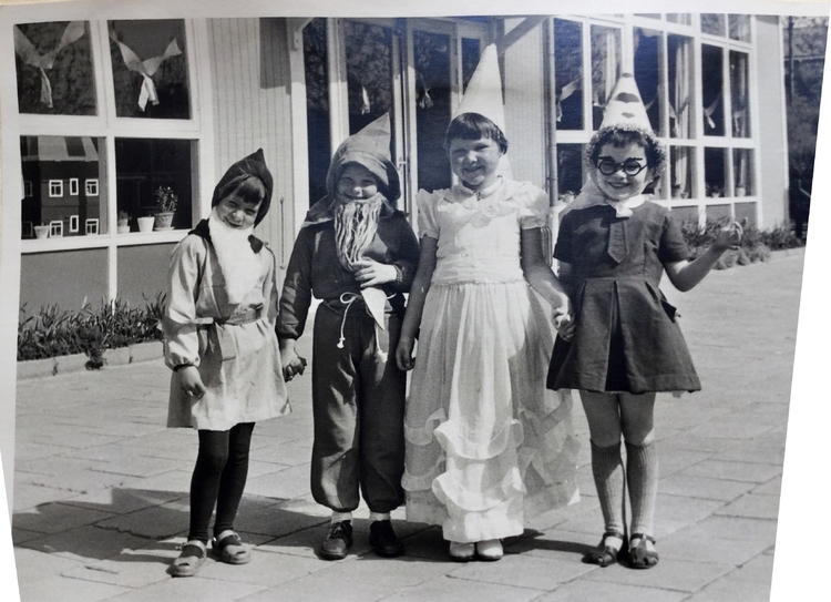 feest kleuterschool zonnehoekje Thea 1962  