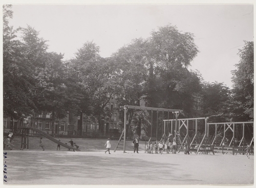 Speeltuin Oosterpark, 1932. Bron: Archief Dienst P.W., afd. Stadsontwikkeling SAA.  