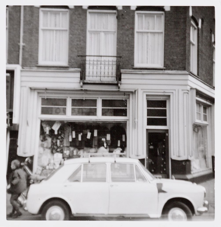 Het winkeltje op de Sumatrastraat foto is eigendom van Stadsarchief Amsterdam 