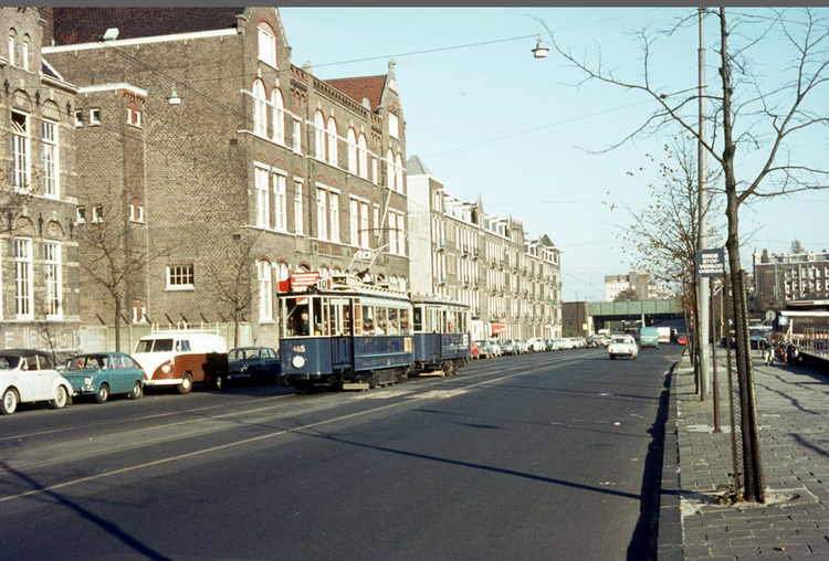 lijn 10 op de Zeeburgerdijk, foto Beeldbank Amsterdam, 1966. auteur Jo Haen - Van Langen.  