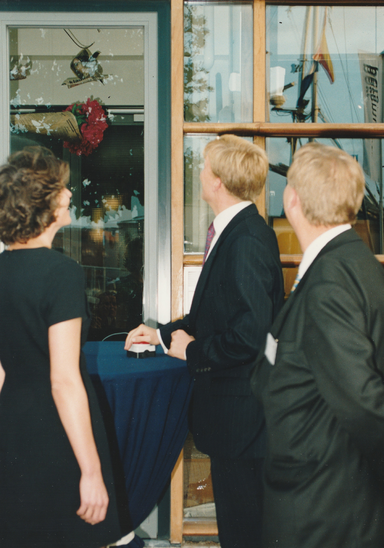 Opening Persmuseum 4 oktober 2001 Rondleiding van kroonprins Willem-Alexander. 