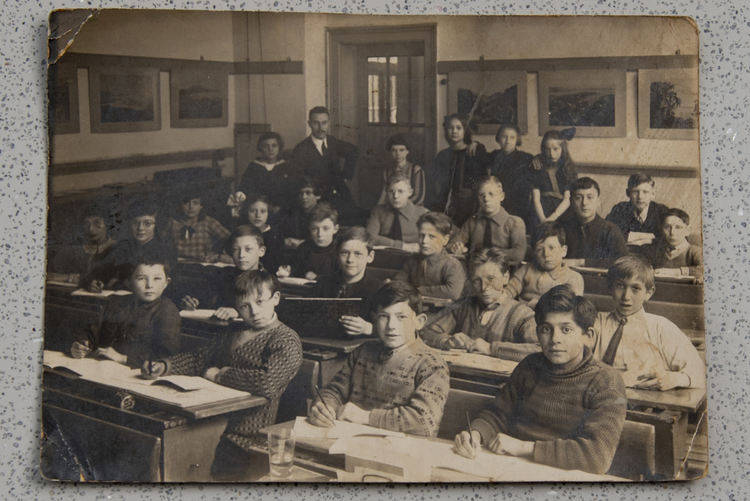 -klassenfoto lagere school, voorste rij,1e van rechts: Max Tailleur, tweede rij, vierde van rechts Piet de Boorder  