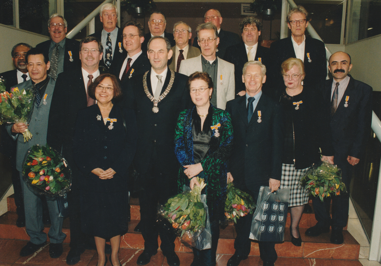 Koninklijke onderscheidingen 2002 met burgemeester Job Cohen  