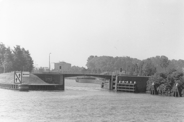 Brug over Amsterdam-Rijnkanaal (Merwedebrug)  