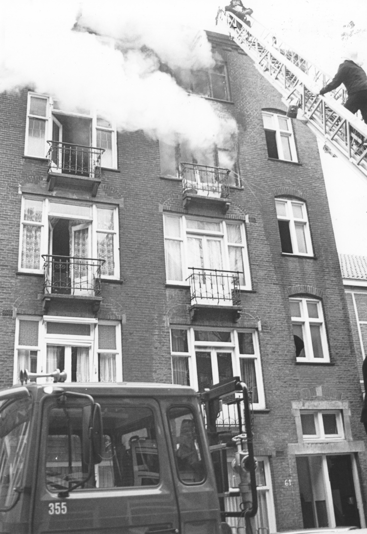 Brand Bankastraat 61. 1 dode.  Gepubliceerd in Tong Tong. 