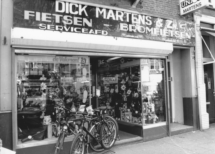 Dick Martens & Zn, fietsen-bromfietsen winkel aan de Javastraat  